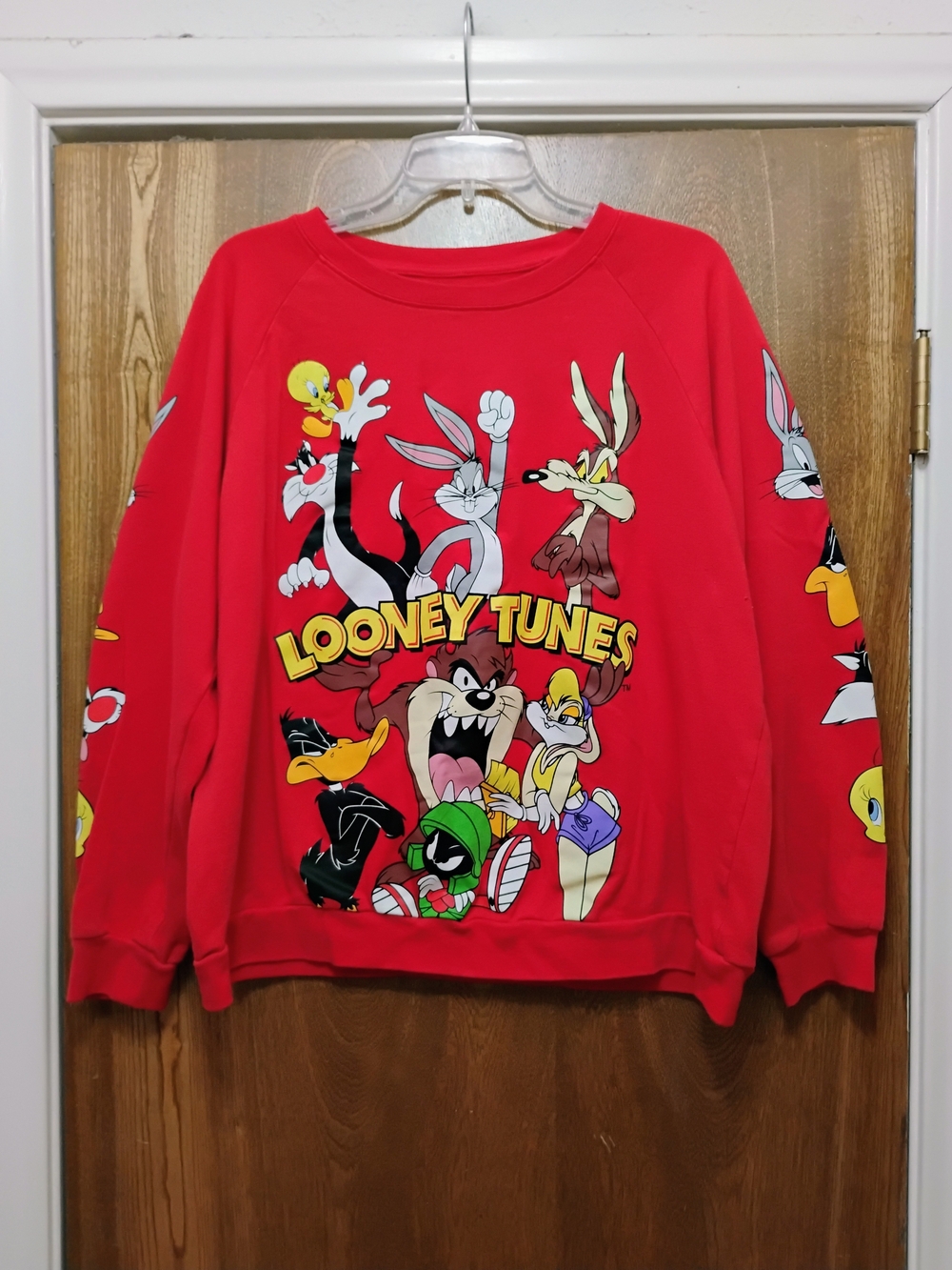 Warner Bros. Red Looney Tunes Crewneck Sweatshirt with Character Graphic. XXL